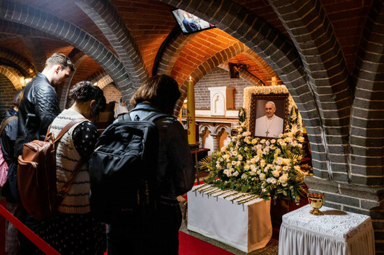 people-bow-to-pay-their-respects-in-front-a-portrait-of-pope-francis-at-myeongdong-cathedral-in-seoul-south-korea-tuesday-april-22-2025-a-day-after-his-death-anthony-wallacepool-photo-via-ap