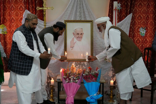 muslim-clerics-place-candles-in-front-of-the-portrait-of-pope-francis-at-ceremony-to-pay-tribute-to-pope-at-the-sacred-heart-cathedral-church-in-lahore-pakistan-tuesday-april-22-2025-ap-photok