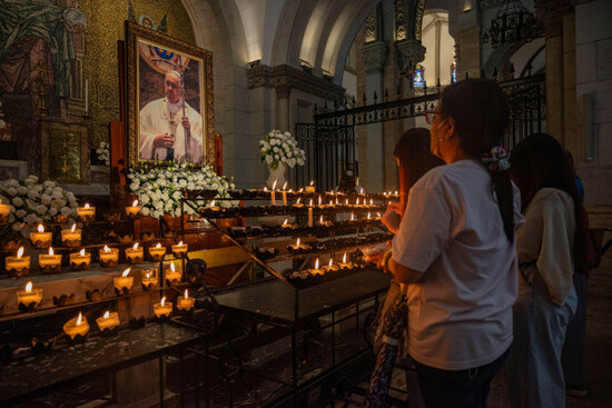 quezon-city-quezon-philippines-22nd-apr-2025-three-women-are-seen-offering-candles-and-praying-for-the-repose-of-the-soul-of-the-late-pope-credit-image-kenosis-yapzuma-press-wire-edit