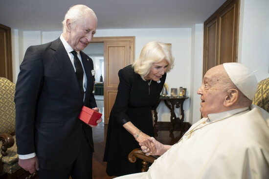 vatican-vatican-10th-apr-2025-no-libri-italy-rome-vatican-202549-king-charles-iii-and-queen-camilla-during-a-private-meeting-with-pope-francis-at-the-vatican-photograph-by-vatican-mediac