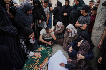 relatives-grieve-over-the-bodies-of-members-of-the-jalis-and-al-sharbasi-families-killed-in-an-israeli-army-airstrike-on-yaffa-school-in-gaza-city-wednesday-april-23-2025-ap-photojehad-alshrafi
