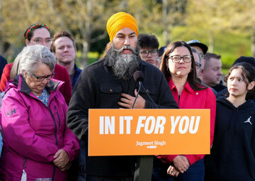 nanaimo-canada-21st-apr-2025-ndp-leader-jagmeet-singh-makes-an-announcement-during-the-federal-election-campaign-in-nanaimo-b-c-on-monday-april-21-2025-credit-the-canadian-pressalamy-live