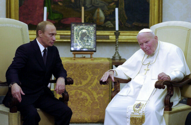 unknown-26th-feb-2025-file-photo-dated-noivember-5-2003-pope-john-paul-ii-received-russian-president-vladimir-putin-in-the-private-library-rome-vatican-photo-by-eric-vandevilleabacapress-com-c