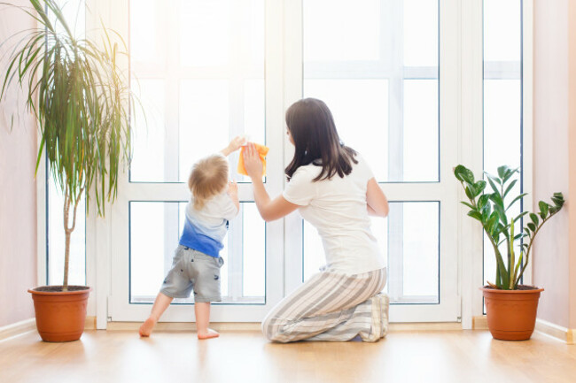 happyfamilydoingthehousecleaning-youngmotherwithher