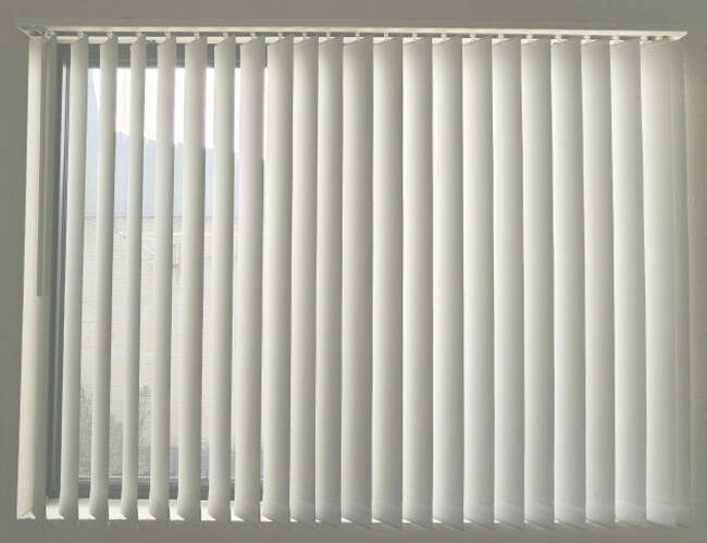verticalblindsforwindowsitcankeepthesunand