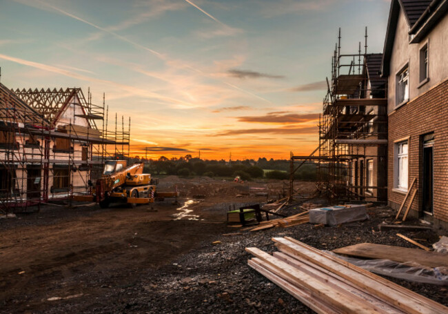 carrigaline-cork-ireland-10th-august-2017-new-development-of-800-homes-presently-under-construction-in-carrigaline-co-cork