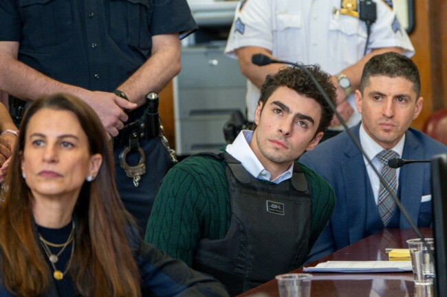 new-york-united-states-21st-feb-2025-luigi-mangione-appears-at-state-supreme-court-for-a-hearing-on-murder-charges-for-killing-unitedhealthcare-ceo-brian-thompson-in-new-york-city-on-friday-febru