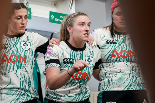 edel-mcmahon-talks-with-the-team-in-a-huddle-ahead-of-the-game