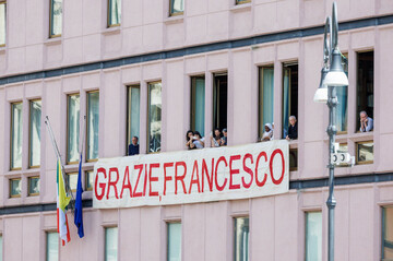 roma-italia-26th-apr-2025-il-feretro-di-papa-francesco-arriva-nella-basilica-di-santa-maria-maggiore-roma-sabato-26-aprile-2025-foto-roberto-monaldolapresse-pope-francis-coffin-arrives-at-t