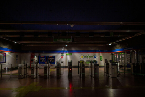 madrid-madrid-spain-28th-apr-2025-subway-station-closed-during-a-power-outage-in-spain-and-portugal-credit-image-luis-sotozuma-press-wire-editorial-usage-only-not-for-commercial-usag