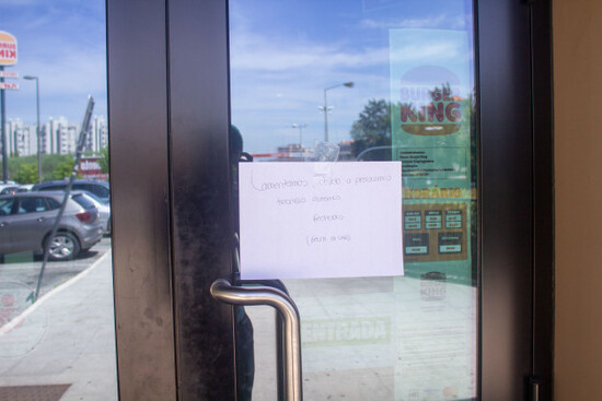 lisboa-portugal-empresa-de-fast-food-fechada-durante-apagao-generalizado-em-portugal-aos-28-04-2025