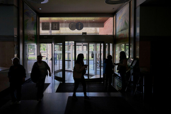 people-walk-inside-a-hospital-during-a-nationwide-power-outage-in-pamplona-northern-spain-monday-april-28-2025-ap-photomiguel-oses