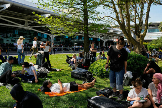 passengers-wait-outside-lisbon-airport-during-a-nationwide-power-outage-in-lisbon-monday-april-28-2025-ap-photoarmando-franca