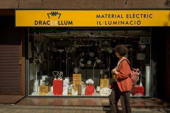 barcelona-spain-28th-apr-2025-a-light-bulbs-shop-is-seen-during-the-power-outage-a-massive-black-out-affected-the-iberian-peninsula-with-power-cuts-in-most-of-spain-and-portugal-the-causes-are