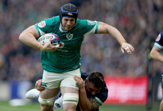 ryan-baird-is-tackled-by-rory-sutherland