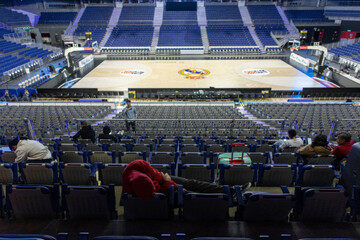 several-people-at-the-movistar-arena-stadium-where-they-will-spend-the-night-after-the-electricity-blackout-in-madrid-spain-on-april-29-2025-alejandro-martinez-velez-europa-press-04292025-eur