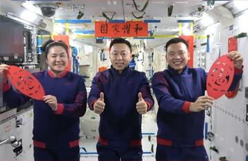 beijing-china-29th-jan-2025-this-undated-video-grab-shows-shenzhou-19-astronauts-sending-their-spring-festival-greetings-from-chinas-tiangong-space-station-shenzhou-19-astronauts-cai-xuzhe-song