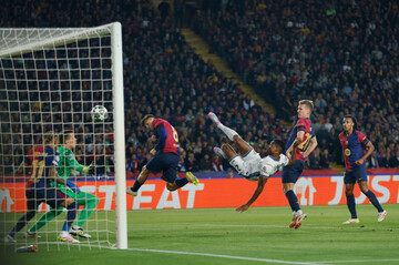 inter-milans-denzel-dumfries-third-right-scores-his-sides-second-goal-during-the-champions-league-semifinal-first-leg-soccer-match-between-barcelona-and-inter-milan-at-the-lluis-companys-olympic-s