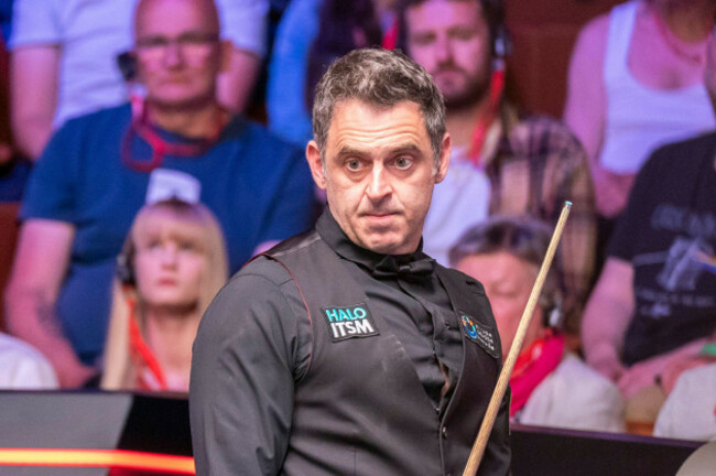 sheffield-uk-30th-apr-2025-ronnie-osullivan-during-the-2025-halo-world-snooker-championship-at-the-crucible-theatre-sheffield-england-united-kingdom-on-30-april-2025-credit-alex-youngevery-s