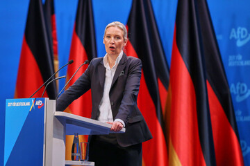 riesa-sachsen-deutschland-11-01-2025-wt-energiesysteme-arena-16-bundesparteitag-der-alternative-fur-deutschland-tag-1-afd-chefin-alice-weidel-halt-eine-rede-riesa-saxony-germany-11-01