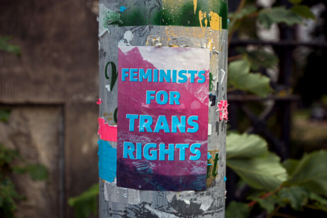 feminists-for-trans-rights-sticker-on-a-post-in-edinburgh-scotland-uk