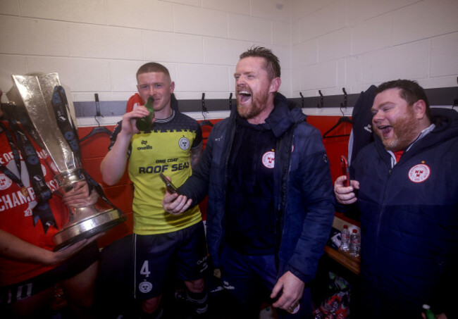 damien-duff-celebrates-winning-with-kameron-ledwidge