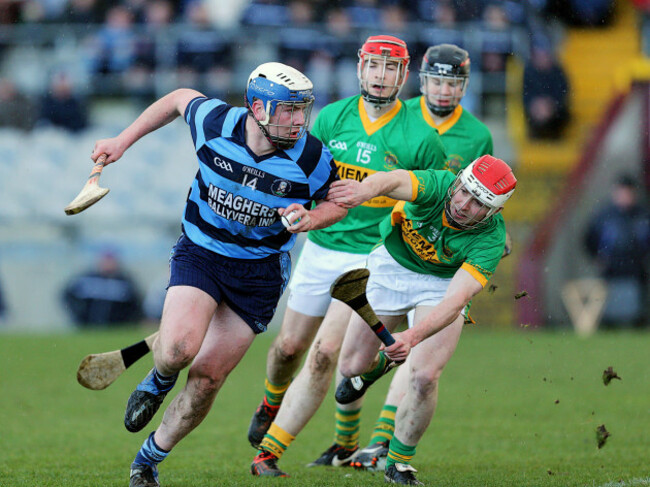 tephen-bennett-gets-past-the-challenge-of-aidan-maguire