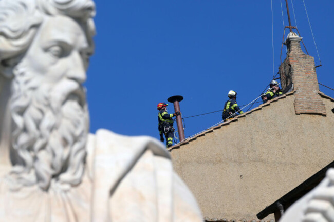 vatican-vatican-02nd-may-2025-no-libri-italy-rome-vatican-202552-installation-of-the-chimney-on-the-roof-of-the-sistine-chapel-in-the-vatican-the-conclave-begins-on-may-7-when-a-recor