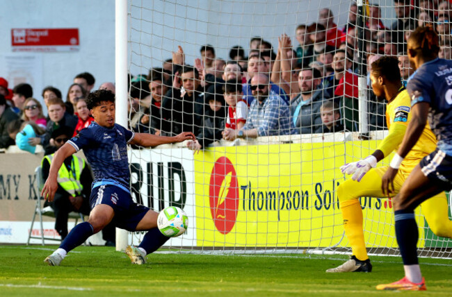 moses-dyer-misses-a-goaline-chance