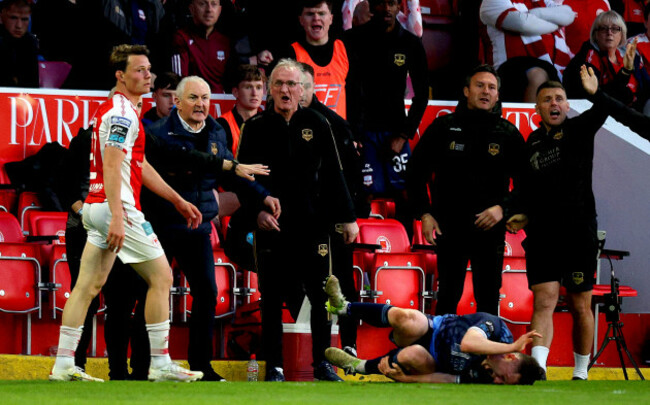 john-caulfield-and-ollie-horgan-react-on-the-sideline