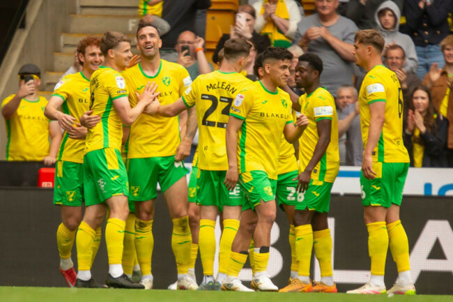 shane-duffy-of-norwich-city-scores-the-teams-fourth-goal-with-teammates-during-the-sky-bet-championship-match-between-norwich-city-and-cardiff-city-at-carrow-road-norwich-on-saturday-3rd-may-2025-p