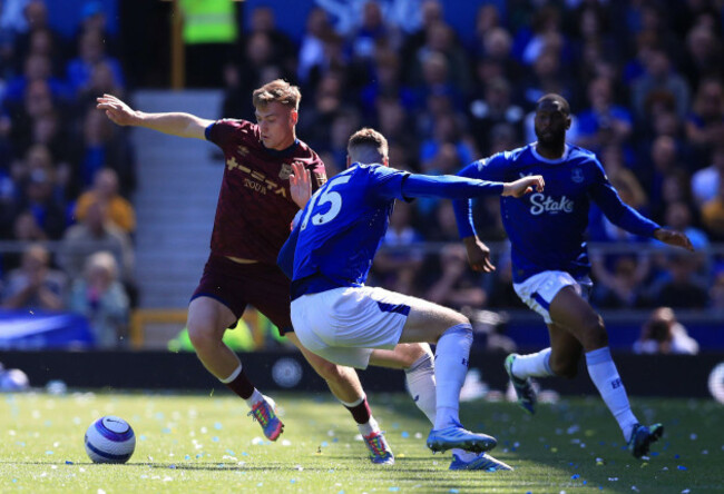 goodison-park-liverpool-uk-3rd-may-2025-premier-league-football-everton-versus-ipswich-town-liam-delap-of-ipswich-town-takes-on-jake-obrien-of-everton-credit-action-plus-sportsalamy-live-new