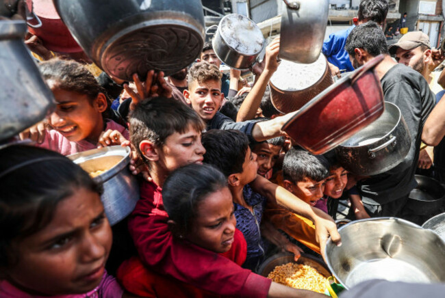 beijing-china-3rd-may-2025-palestinians-receive-free-food-from-a-food-distribution-center-in-gaza-city-on-may-3-2025-credit-mahmoud-zakixinhuaalamy-live-news