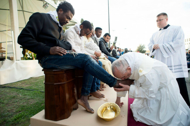 pope-francis-washed-and-kissed-the-feet-of-muslim-christian-and-hindu-refugees-during-an-easter-week-mass-with-asylum-seekers-at-a-shelter-in-castelnuovo-di-porto-outside-rome-italy-on-march-24-20