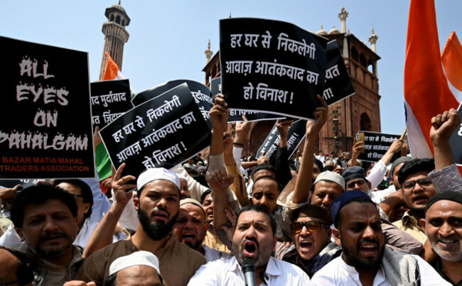 new-delhi-india-april-25-muslims-protesting-against-the-pahalgam-terrorist-attack-outside-jama-masjid-after-friday-prayer-on-april-25-2025-in-new-delhi-india-a-deadly-terrorist-attack-in-the-p