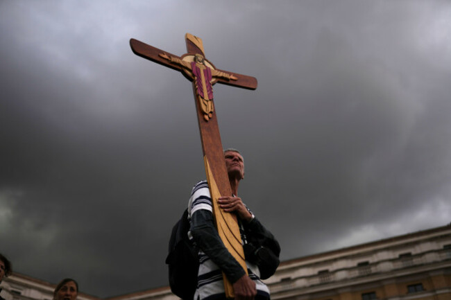 group-of-faithful-arrive-at-st-peters-square-at-the-vatican-where-133-cardinals-gather-on-the-second-day-of-the-conclave-to-elect-successor-of-late-pope-francis-thursday-may-8-2025-ap-photofra