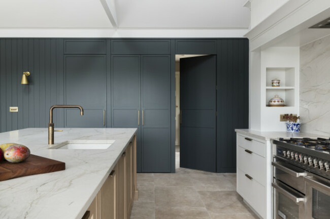 _L1A0209 landscape door open