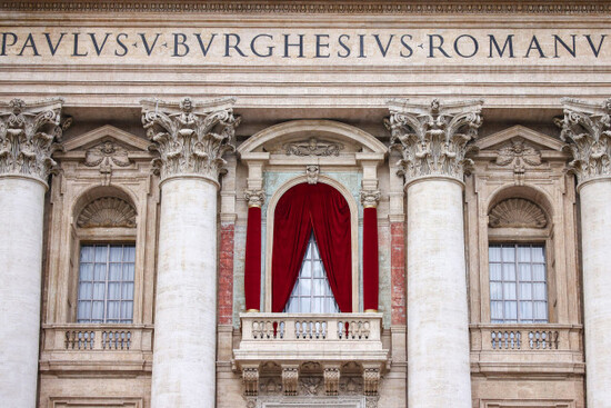 vatican-city-vatican-8th-may-2025-the-balcony-where-the-new-pope-will-appear-at-st-peters-basilica-is-seen-on-the-second-day-of-the-conclave-on-may-8th-2025-in-vatican-city-vatican-credit-i