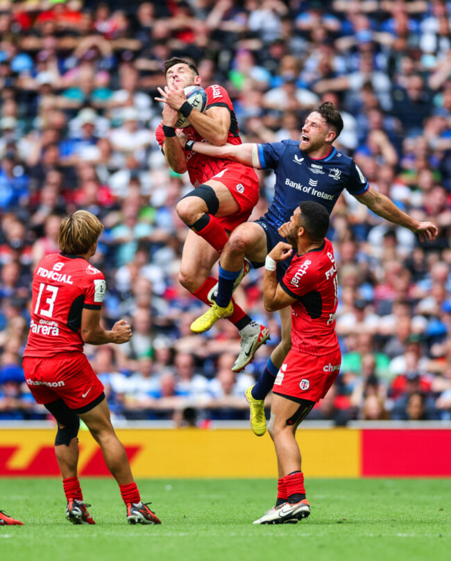 blair-kinghorn-and-hugo-keenan-compete-for-a-high-ball