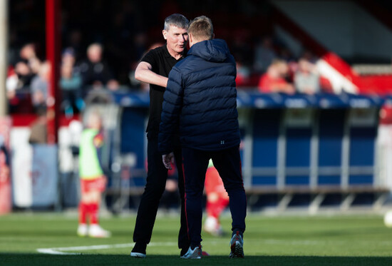 stephen-kenny-and-damien-duff-shake-hands-ahead-of-the-game
