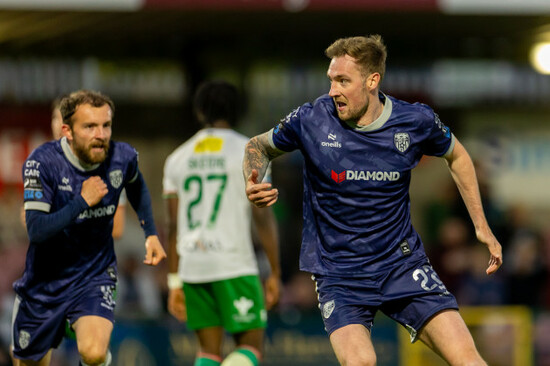 kevin-holt-celebrates-scoring-their-second-goal