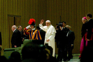 apr-23-2005-vatican-city-italy-pope-benedict-xvi-waves-after-speaking-to-members-of-the-media-and-guests-at-paul-vi-hall-in-vatican-city-rome-italy-mandatory-credit-photo-by-san-antonio-expres