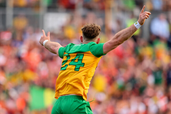 hugh-mcfadden-celebrates-after-scoring-his-sides-first-goal
