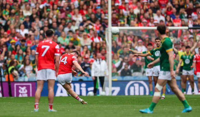 sam-mulroy-kicks-a-score