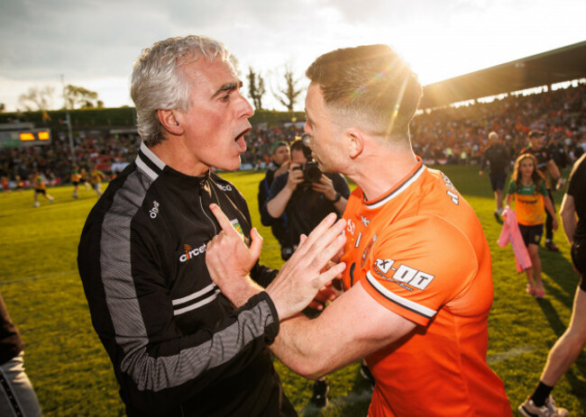 jim mcguinness ve aidan forker arasındaki final düdüğünün ardından sinirler gerildi