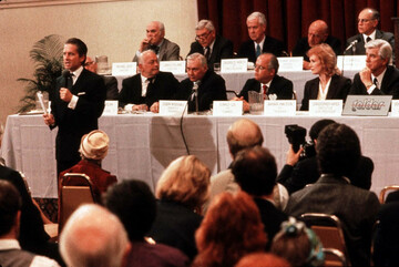 wall-street-us1987-michael-douglas-making-the-greed-is-good-speech-date-1987