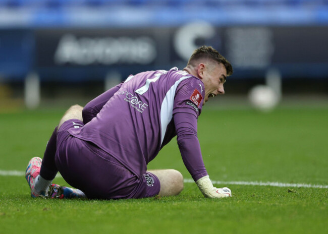 2nd-november-2024-select-car-leasing-stadium-reading-berkshire-england-fa-cup-first-round-football-reading-versus-fleetwood-town-goalkeeper-david-harrington-of-fleetwood-town-injures-his-left-k