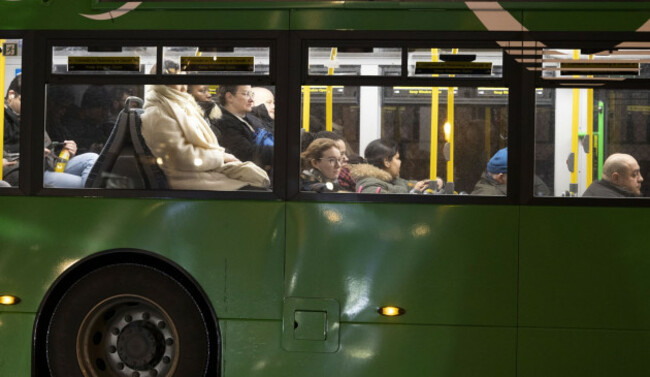 commuters 0409_90667980