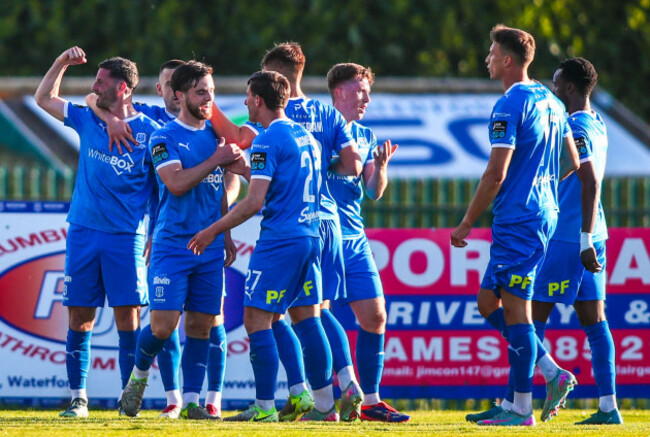 padraig-amond-celebrates-scoring-a-goal-with-teammates