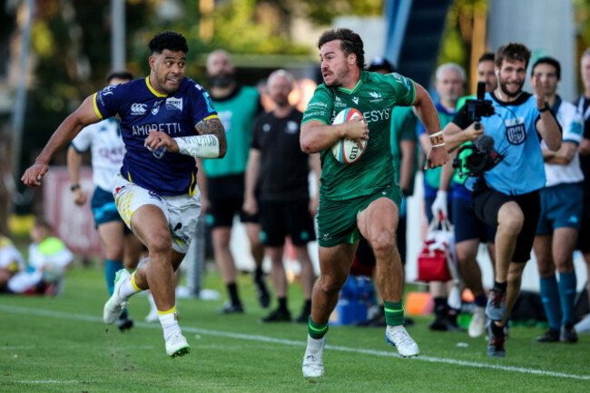 fetuli-paea-chases-shayne-bolton